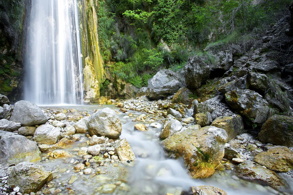 Cascata_Principale_-_Oasi_Valle_della_Caccia_-_Senerchia_(AV).jpg