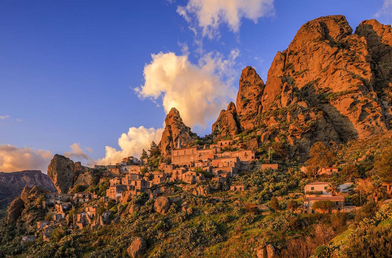 0A1A3313.jpg-Calabria-Aspromonte-il-paese-abbandonato-di-Pentedattilo..jpg